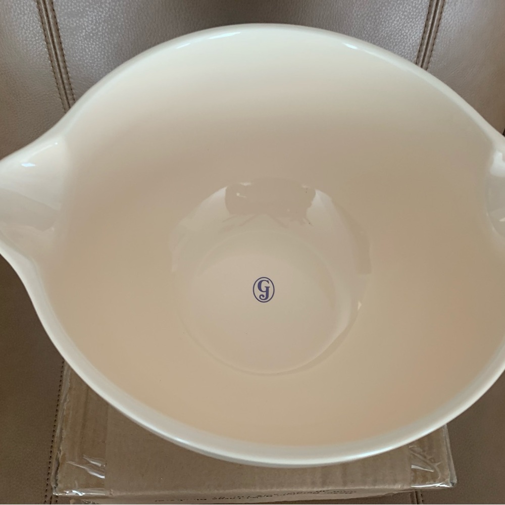 White Ceramic Mixing Bowl with Blue Retro Wave Pattern - Picture 4 of 4